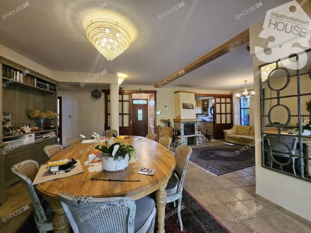Eladó családi ház, Kecskeméten 279.9 M Ft, 7 szobás