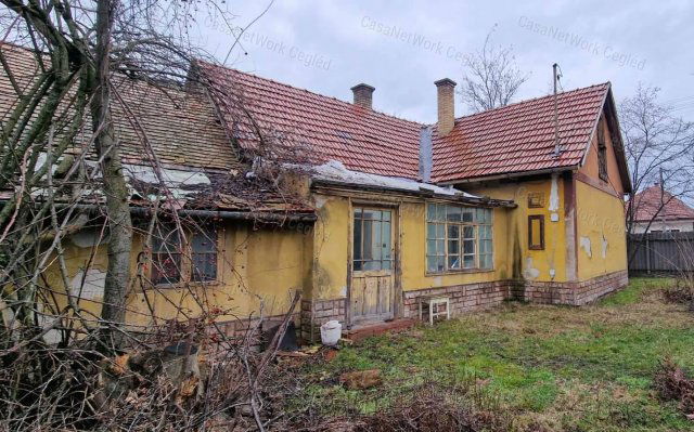 Eladó családi ház, Cegléden 35 M Ft, 6 szobás