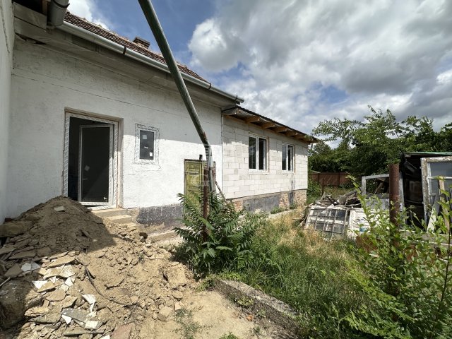 Eladó családi ház, Tápiószecsőn 69.9 M Ft, 3 szobás
