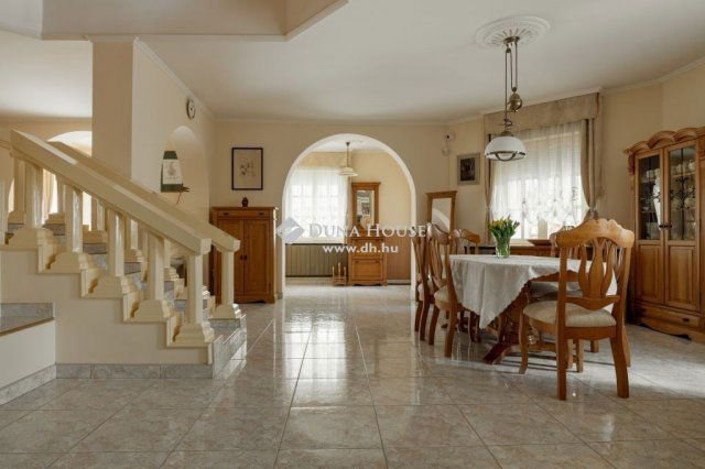 Eladó családi ház, Debrecenben 365 M Ft, 5 szobás