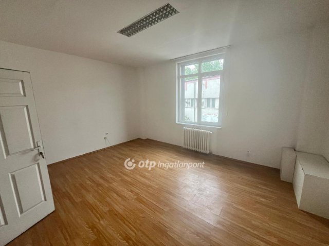Kiadó iroda, Debrecenben 108 E Ft / hó, 1 szobás
