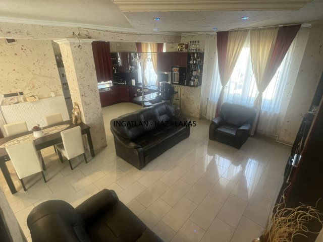 Eladó családi ház, Gödöllőn 174.9 M Ft, 9 szobás