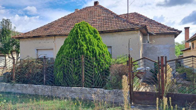 Eladó családi ház, Kengyelen 9.5 M Ft, 3 szobás