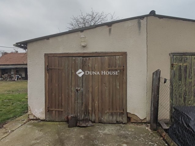 Eladó családi ház, Pápán 55 M Ft, 4 szobás