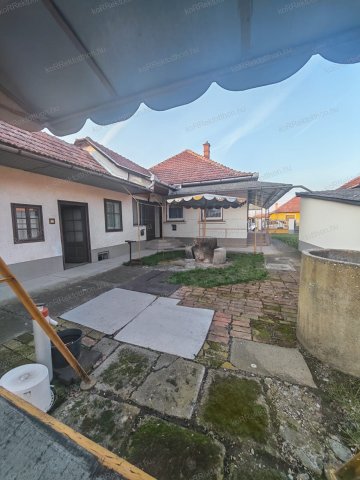 Eladó családi ház, Jászberényben 44.99 M Ft, 3 szobás