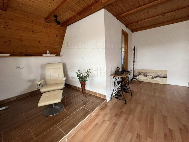 Eladó családi ház, Balatonbogláron 0.3 M Ft, 12 szobás