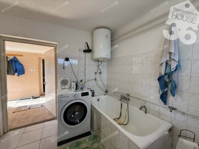 Eladó családi ház, Tiszaalpáron 9.99 M Ft, 3 szobás