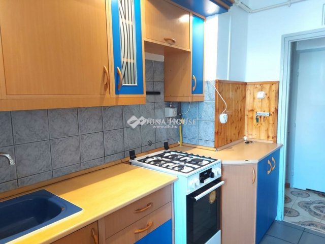 Kiadó téglalakás, albérlet, Kecskeméten, Akadémia körúton