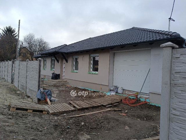 Eladó családi ház, Érden 136.9 M Ft, 4 szobás