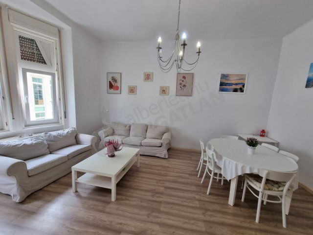 Kiadó téglalakás, albérlet, Budapesten, I. kerületben, 4 szobás