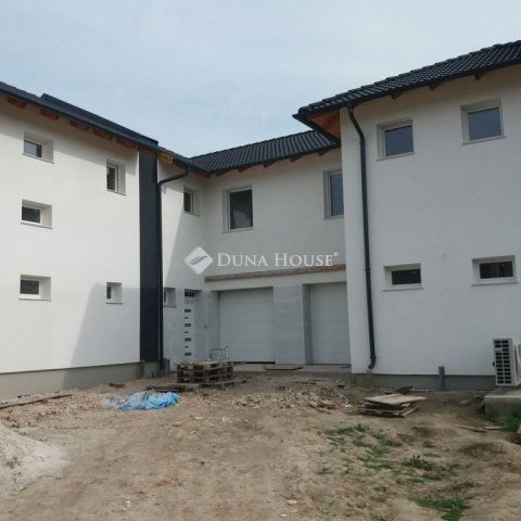Eladó ikerház, Herceghalomon 117 M Ft, 4 szobás