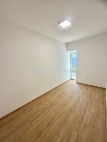 Eladó téglalakás, Pécsett 58.4 M Ft, 3 szobás