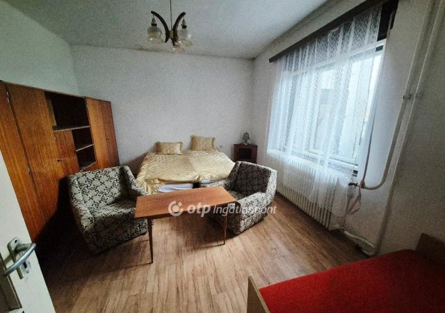 Eladó családi ház, Cecén 28 M Ft, 2+2 szobás