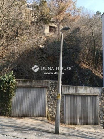 Eladó családi ház, Pécsett 84.9 M Ft, 5 szobás