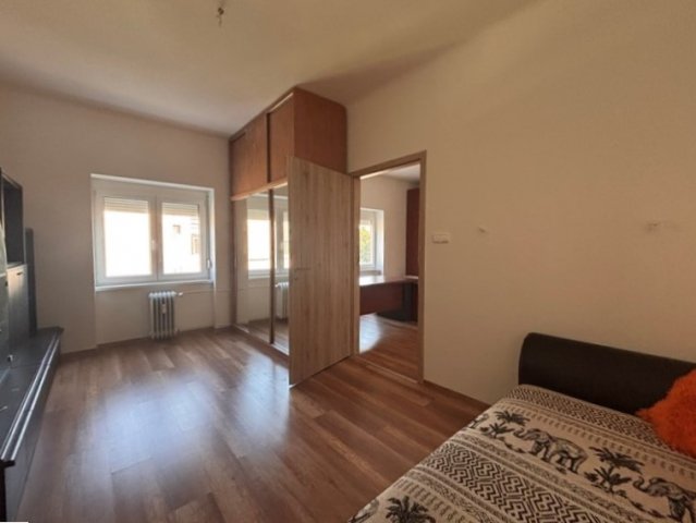 Eladó téglalakás, Pécsett, Megyeri téren 75 M Ft, 2 szobás