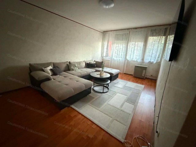 Eladó panellakás, Törökszentmiklóson 29.8 M Ft, 2 szobás