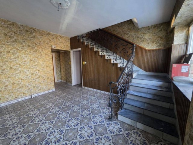 Eladó családi ház, Dunaújvárosban 81 M Ft, 5 szobás