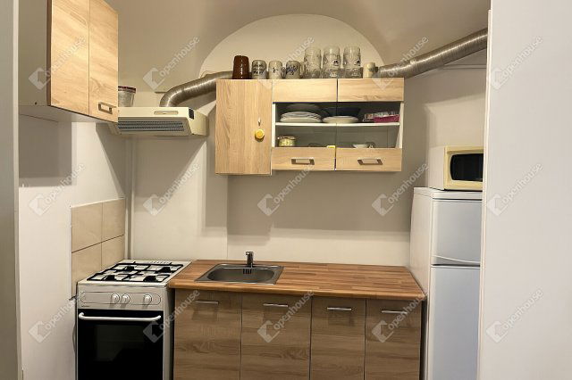 Eladó téglalakás, Sopronban 34.9 M Ft, 1 szobás