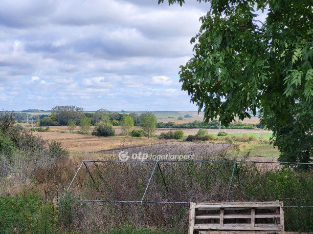Eladó családi ház, Ádándon 44.9 M Ft, 5 szobás