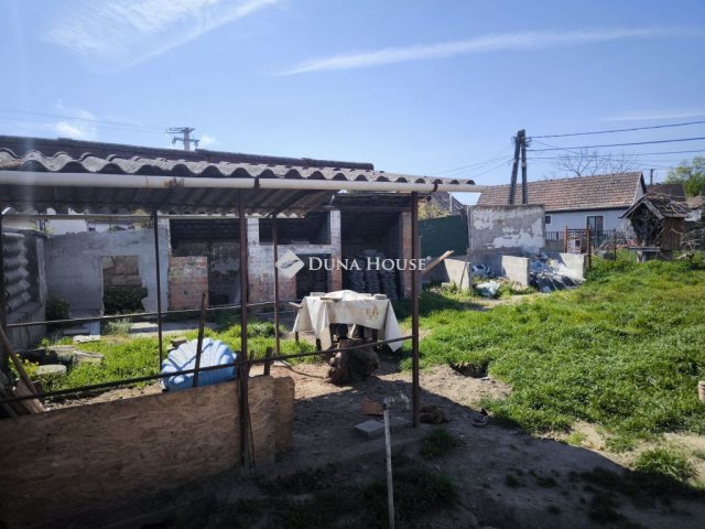 Eladó családi ház, Tahitótfalun 40 M Ft, 3 szobás