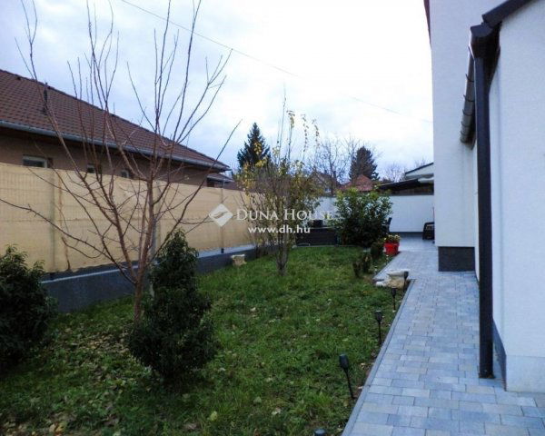 Eladó ikerház, Kápolnásnyéken 95.9 M Ft, 3 szobás