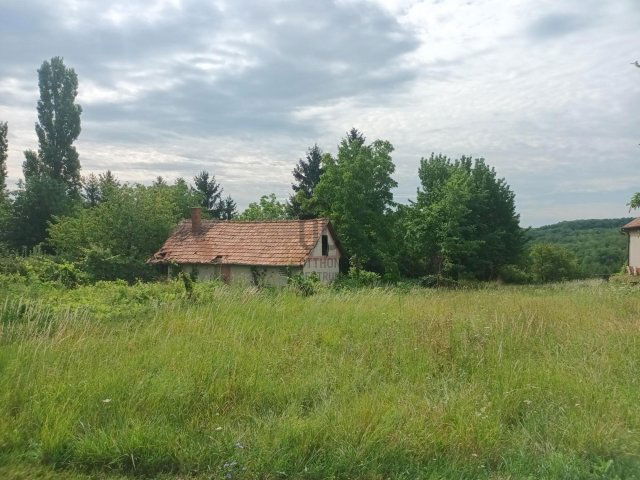 Eladó nyaraló, Lakhegyen 2 M Ft, 2 szobás / költözzbe.hu