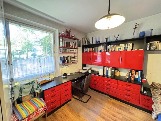 Eladó panellakás, Pécsett 52.9 M Ft, 3 szobás