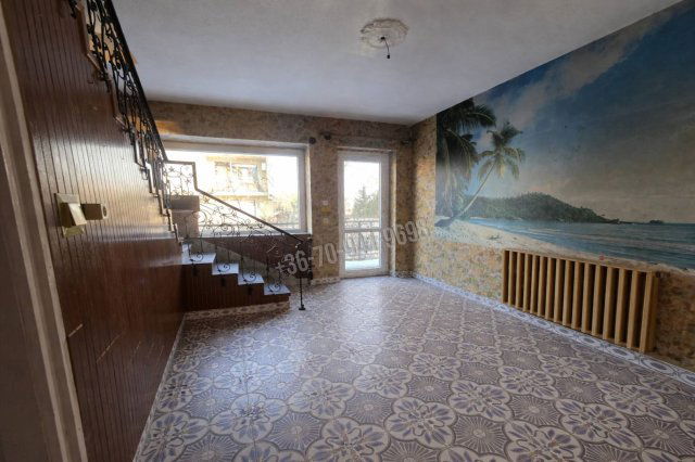 Eladó családi ház, Dunaújvárosban 81 M Ft, 5 szobás