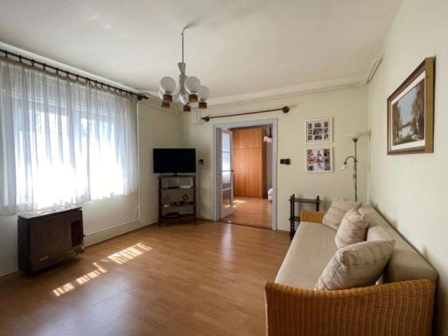 Eladó családi ház, Vecsésen 109.98 M Ft, 6 szobás
