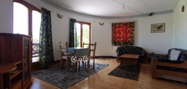 Eladó családi ház, Balatonrendesen 320 M Ft, 16 szobás