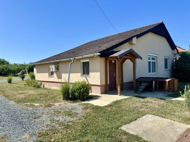 Eladó családi ház, Petrikeresztúron 68 M Ft, 4 szobás
