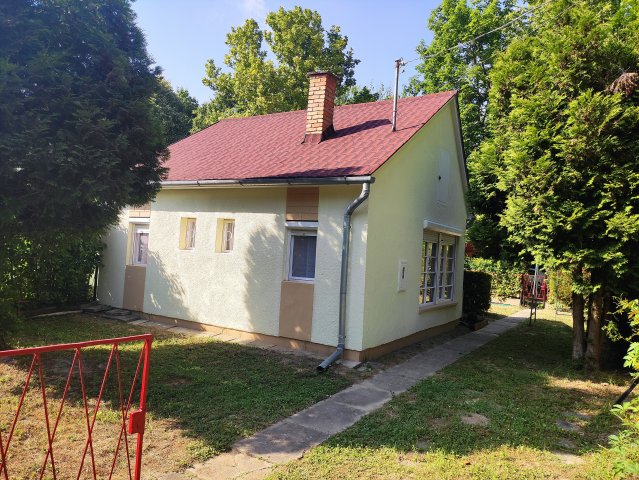 Eladó nyaraló, Faddon, Fenyő utcában 28.9 M Ft, 1+2 szobás