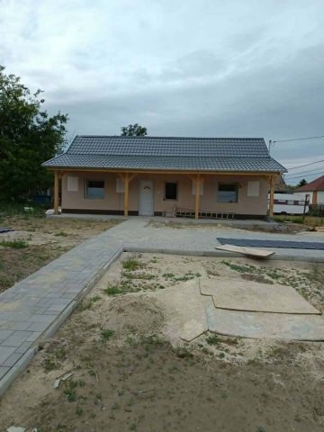 Eladó családi ház, Daruszentmiklóson 22 M Ft, 2 szobás