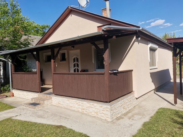 Eladó nyaraló, Tiszakécskén, Gerle utcában 32 M Ft, 2 szobás