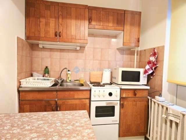 Eladó panellakás, Pécsett 46.9 M Ft, 3 szobás