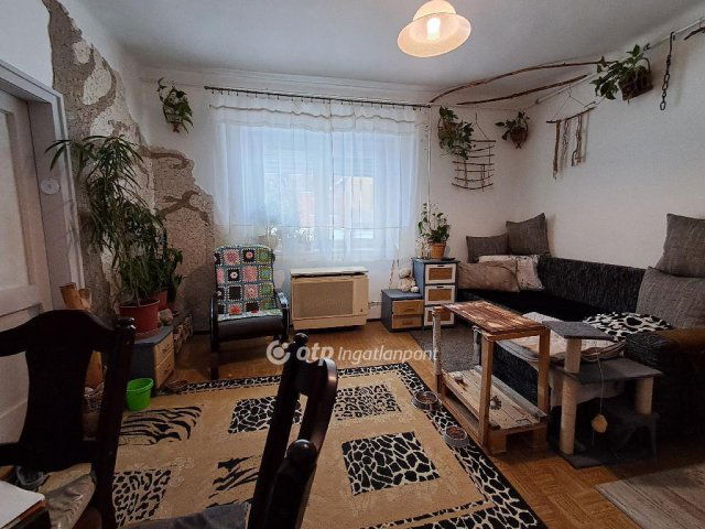 Eladó családi ház, Taron 23.5 M Ft, 2 szobás