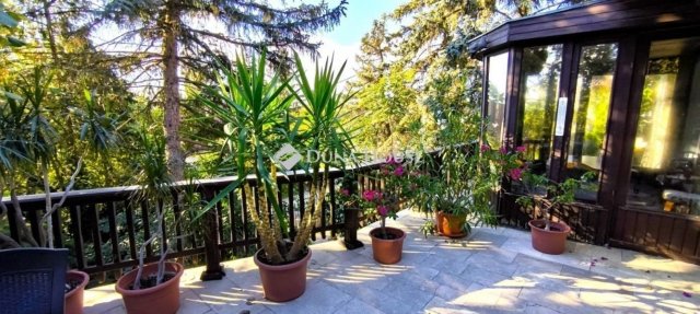 Eladó családi ház, Esztergomban 149.9 M Ft, 9 szobás