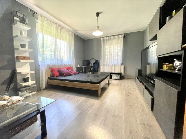 Eladó családi ház, Dunakeszin 190 M Ft, 7 szobás