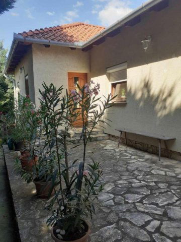 Eladó családi ház, Pécsett, Egyenlőség utcában 200 M Ft