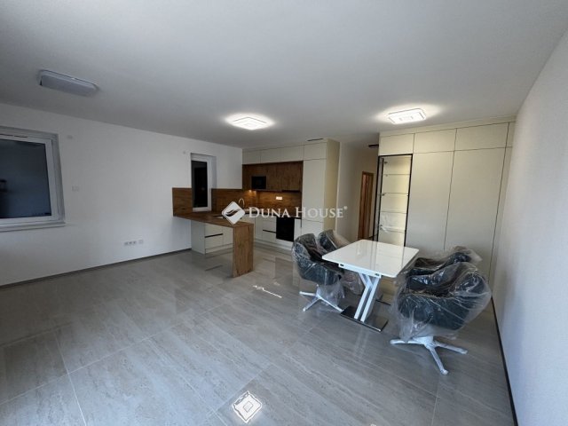 Kiadó téglalakás, albérlet, Debrecenben 400 E Ft / hó, 4 szobás
