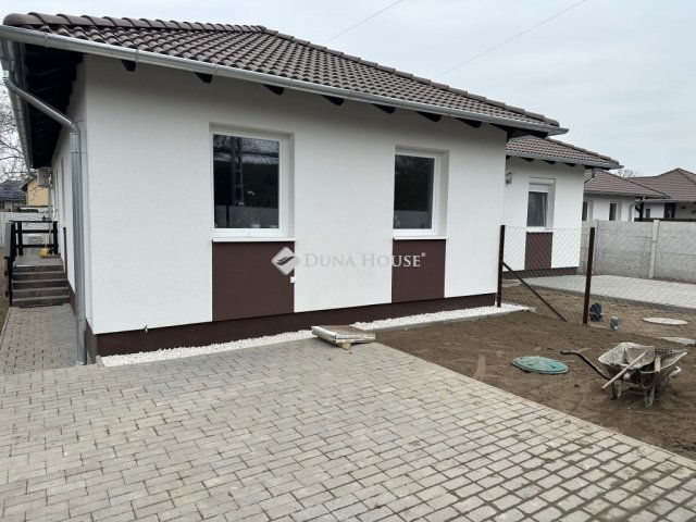 Eladó ikerház, Monorierdőn 58 M Ft, 3 szobás