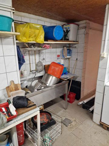 Eladó üzlethelyiség, Balatonszemesen 60 M Ft
