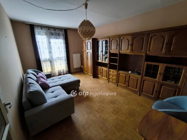 Eladó panellakás, Pécsett 35 M Ft, 1+1 szobás