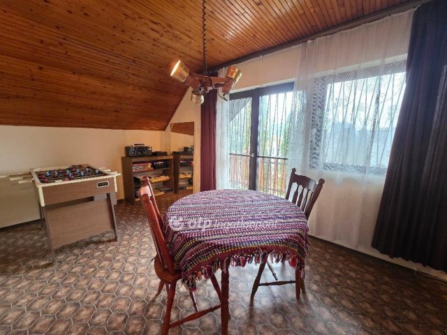 Eladó családi ház, Velencén 79.9 M Ft, 5+2 szobás