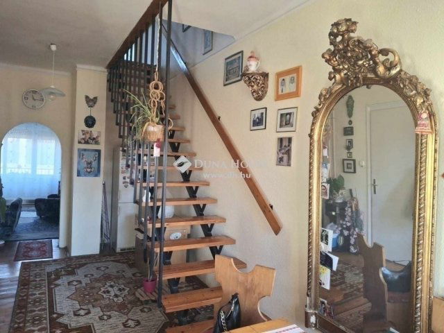 Eladó családi ház, Dunaharasztin 110 M Ft, 6 szobás