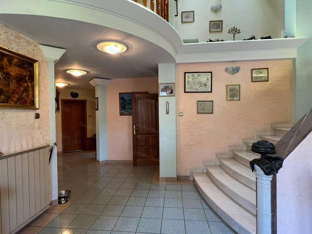Eladó családi ház, Mogyoródon 220 M Ft, 9 szobás
