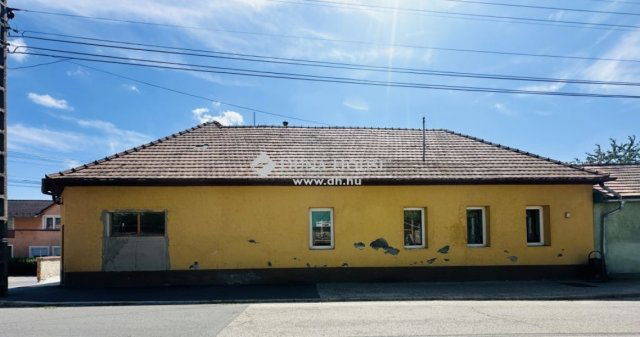 Eladó családi ház, Kesztölcön 79.5 M Ft, 6 szobás