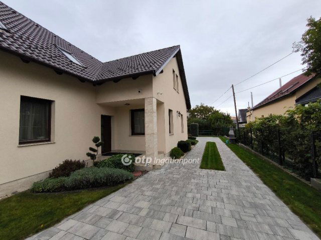 Eladó családi ház, Solymáron 281 M Ft, 6 szobás
