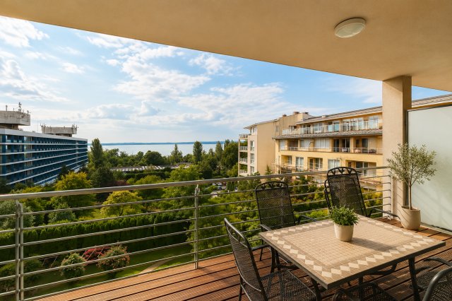 Eladó téglalakás, Balatonfüreden 198 M Ft, 3 szobás