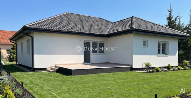 Eladó családi ház, Bicskén 100.5 M Ft, 4 szobás